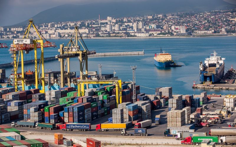 Oil settles up more than 1% on China demand outlook, second weekly gain